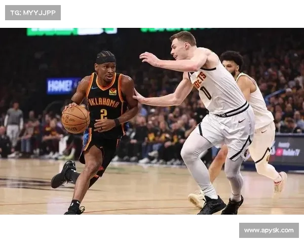 NBA场边摄影揭秘:捕捉瞬间的力量与情感展现 NBA场边摄影揭秘:捕捉瞬间的力量与情感展现